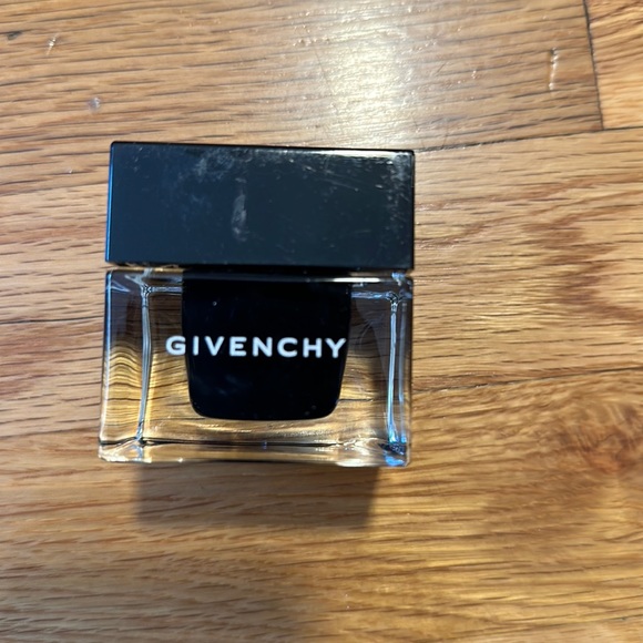 Lesoin Nioe crème yeux givenchy eye cream brand new